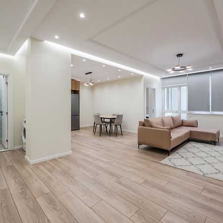 Lucas Central Home Tiranë Luaran gambar