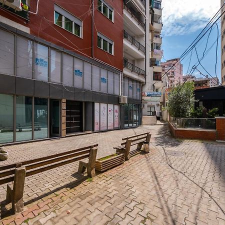 Lucas Central Home Tiranë Luaran gambar