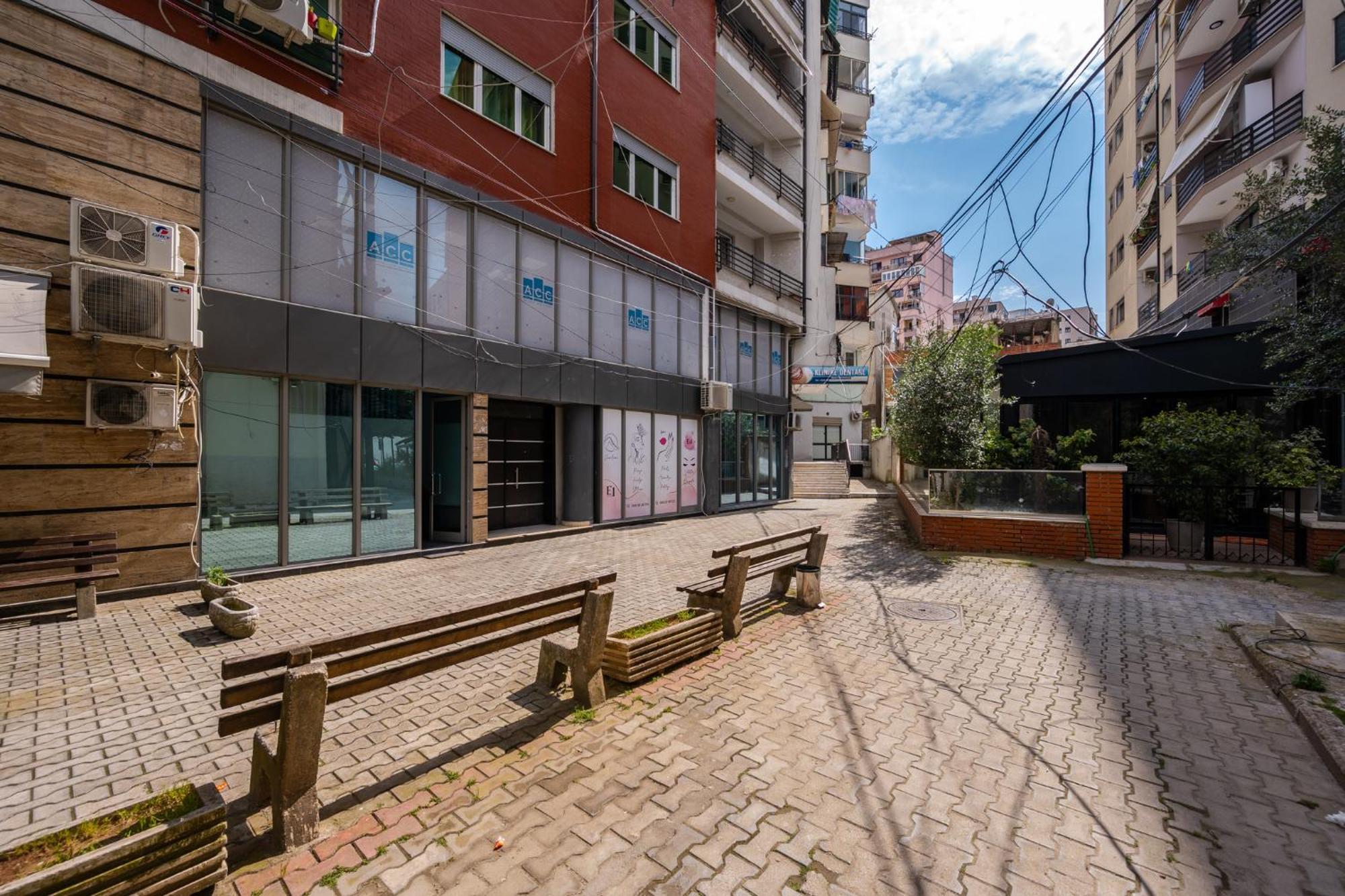 Lucas Central Home Tiranë Luaran gambar